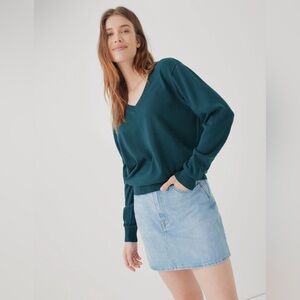 Women's Celestial Classic Fine Knit V-Neck Sweater XS